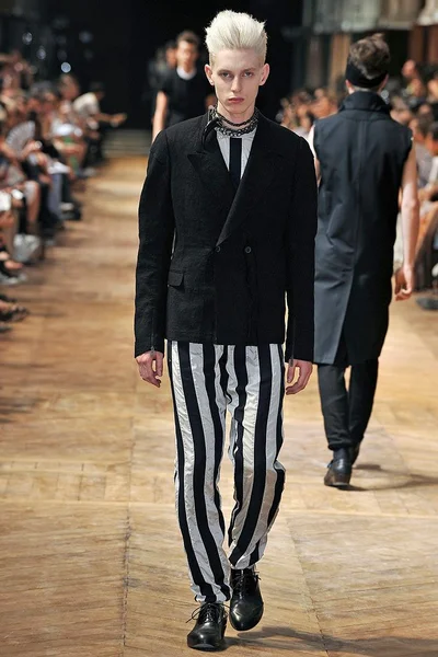 Look 11